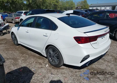 2022 Kia Forte Gt-Line z USA, uszkodzony, nr VIN 3KPF54AD6NE494870